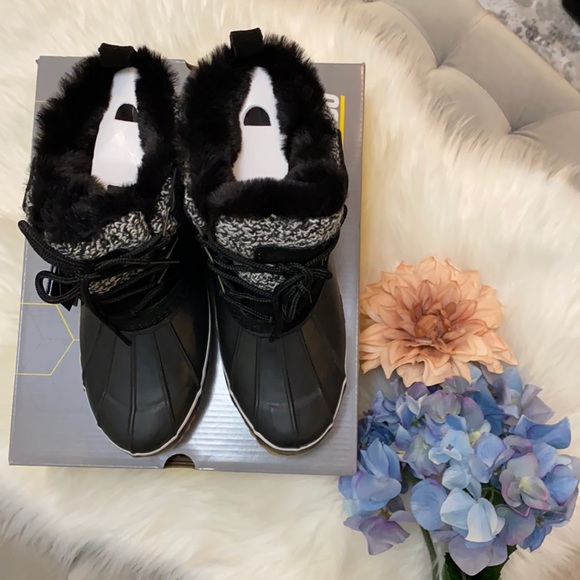 NEW! Waterproof Black Ankle Snow Boots - Picture 2 of 9